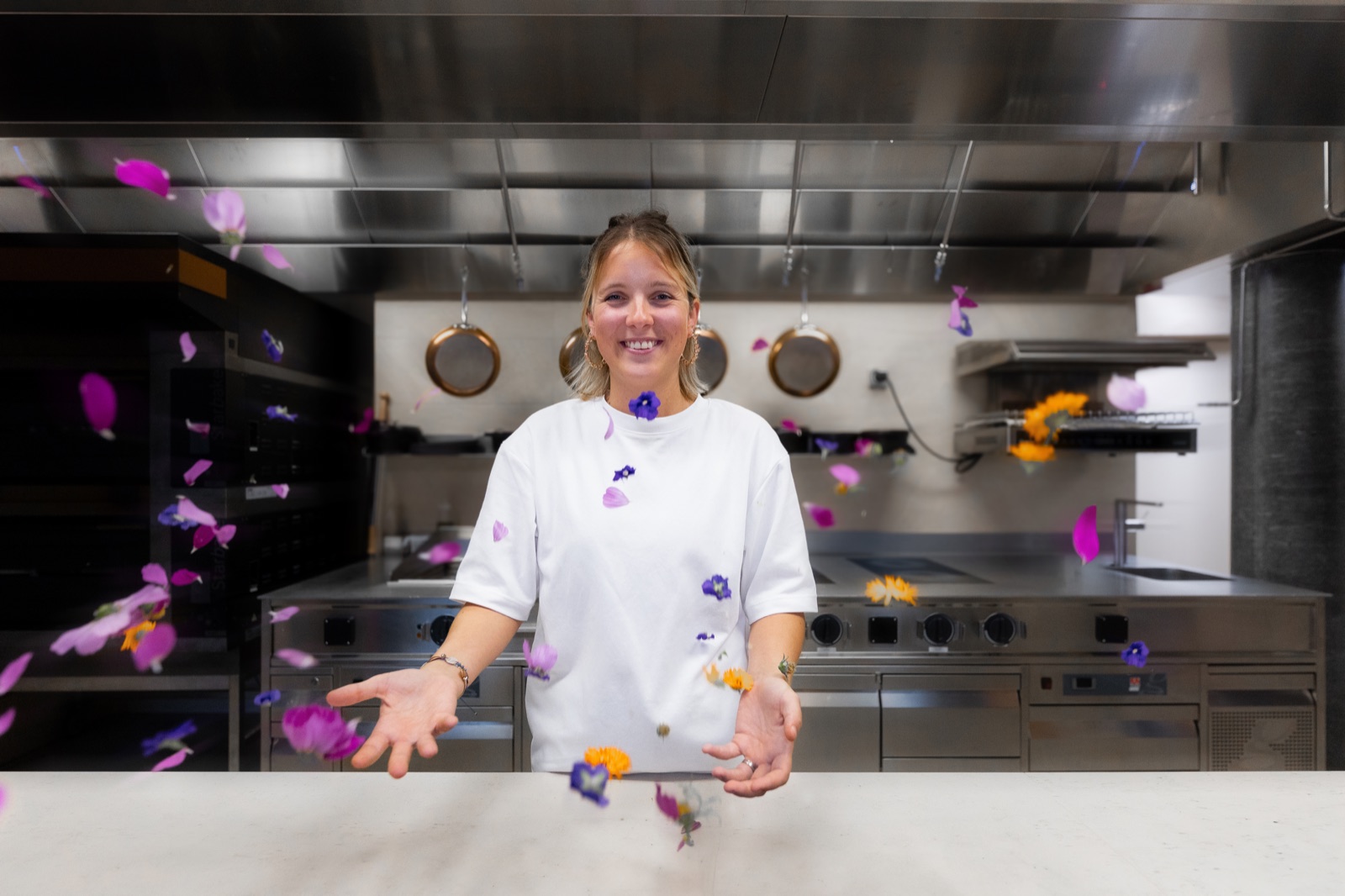 Chef et équipe en cuisine pour Top Chef
